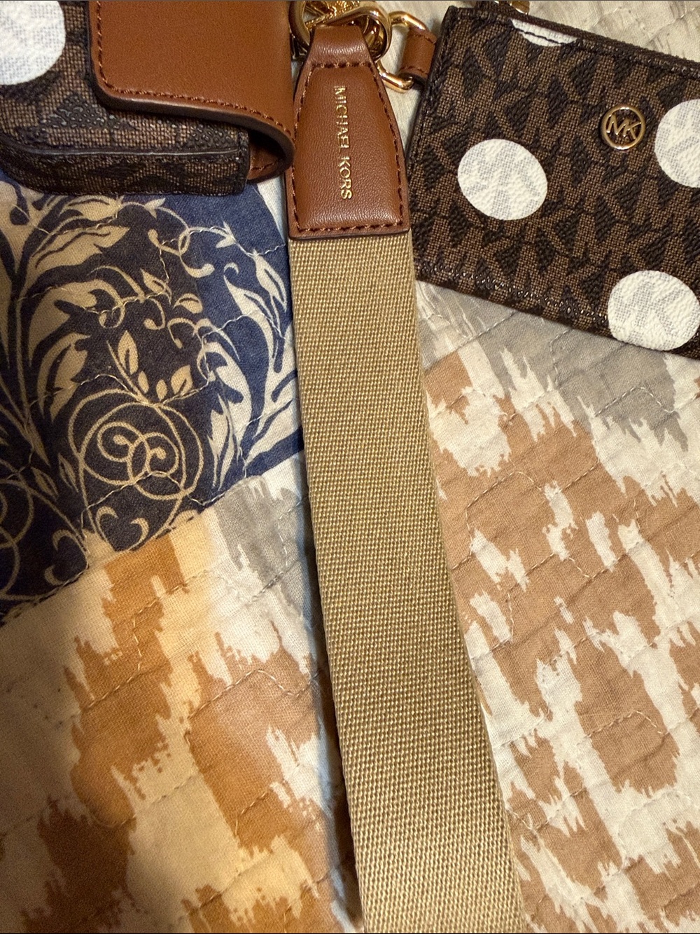 Michael Kors Brown Signature Polka Dot Crossbody Card & AirPods Case Set - Picture 4 of 6